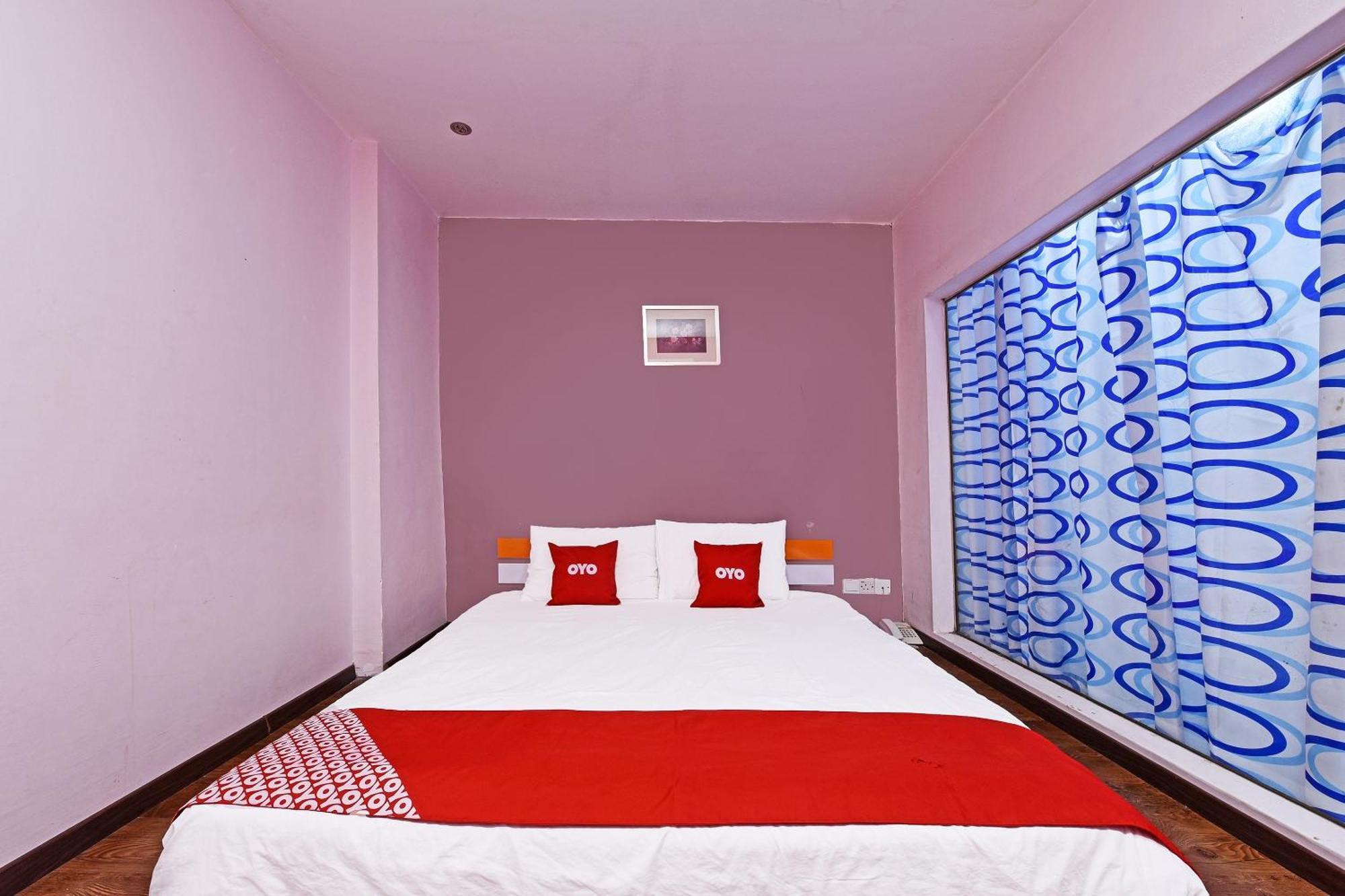 Super Oyo 992 Orange Hotel Куала-Пилах Экстерьер фото