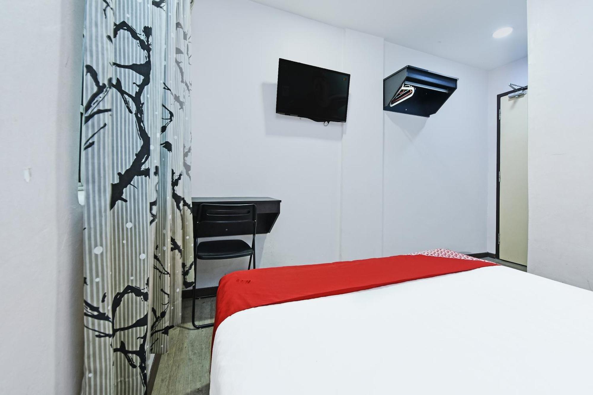 Super Oyo 992 Orange Hotel Куала-Пилах Экстерьер фото