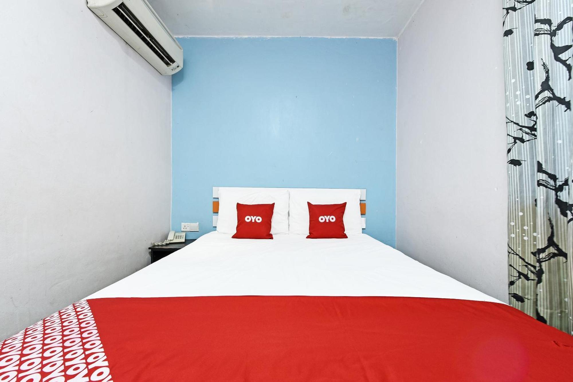 Super Oyo 992 Orange Hotel Куала-Пилах Экстерьер фото