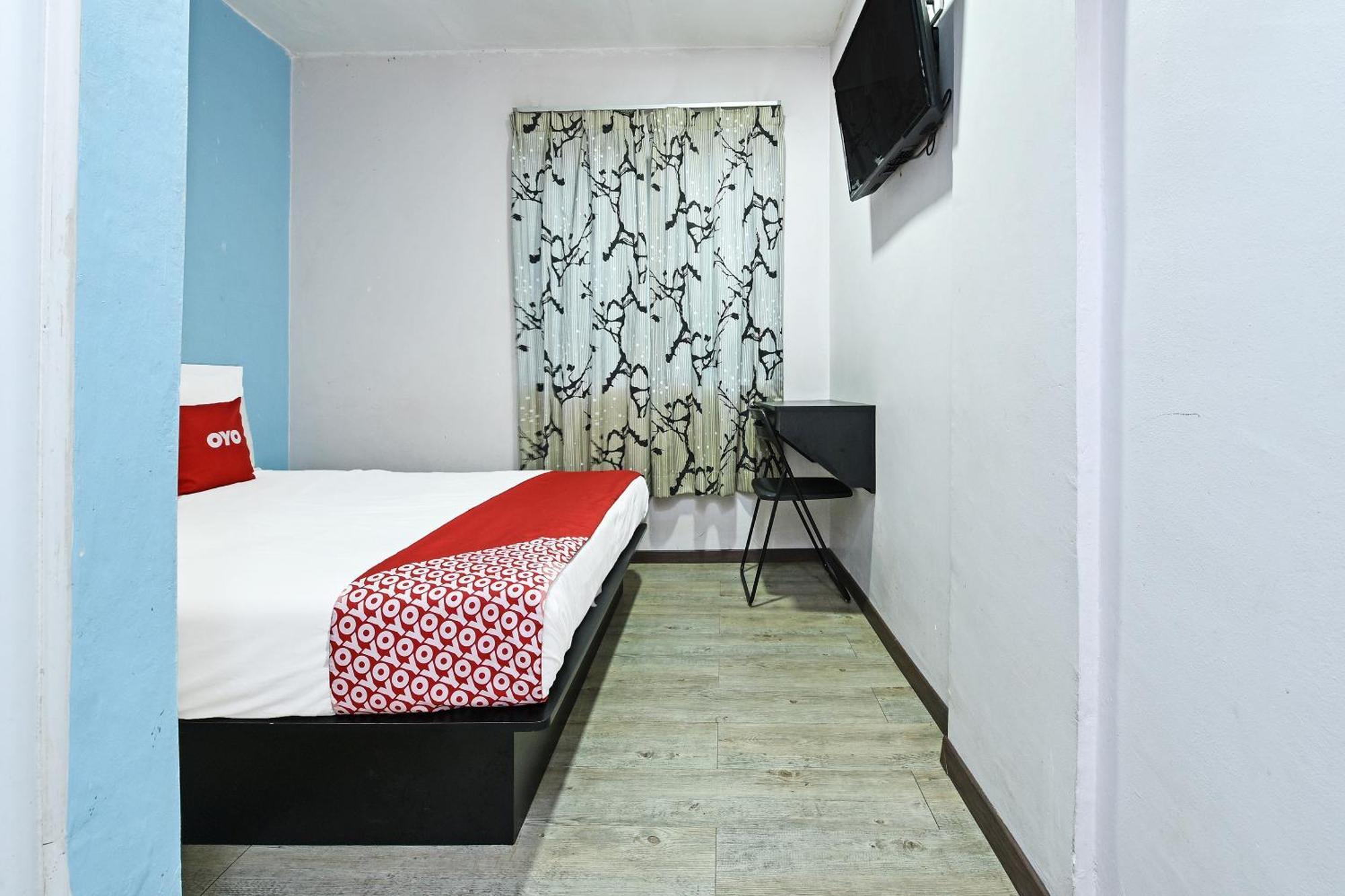 Super Oyo 992 Orange Hotel Куала-Пилах Экстерьер фото