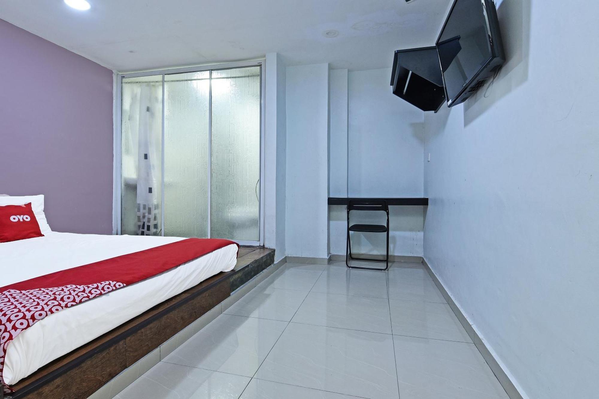 Super Oyo 992 Orange Hotel Куала-Пилах Экстерьер фото