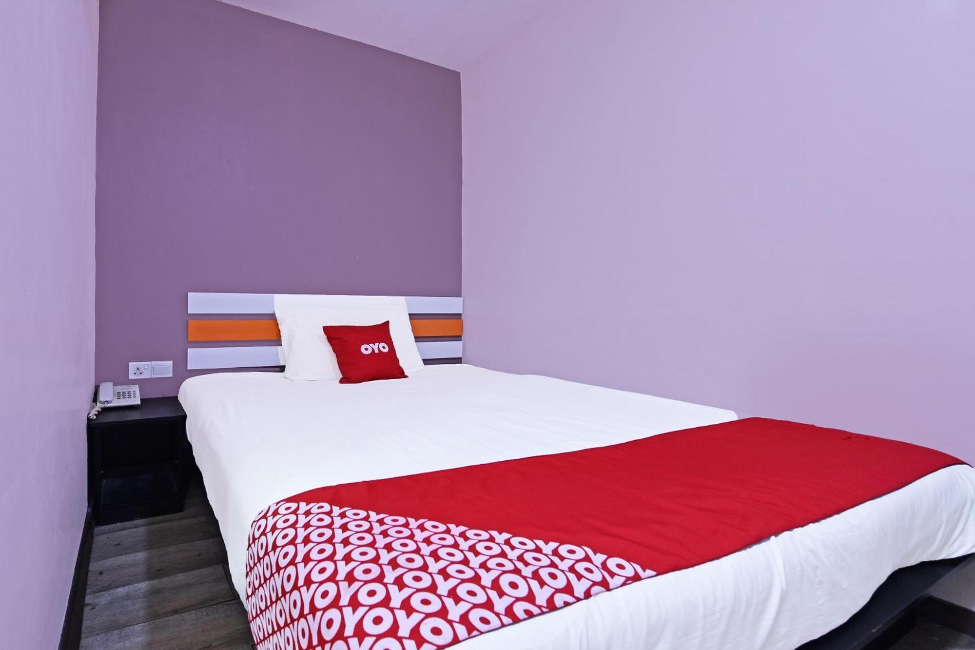 Super Oyo 992 Orange Hotel Куала-Пилах Экстерьер фото