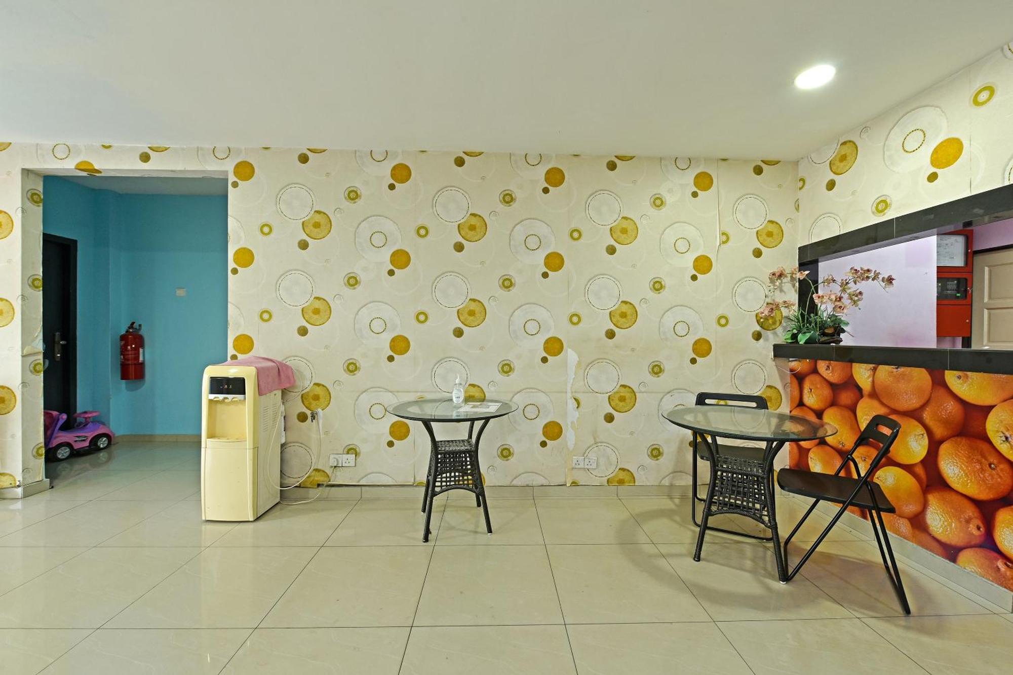 Super Oyo 992 Orange Hotel Куала-Пилах Экстерьер фото