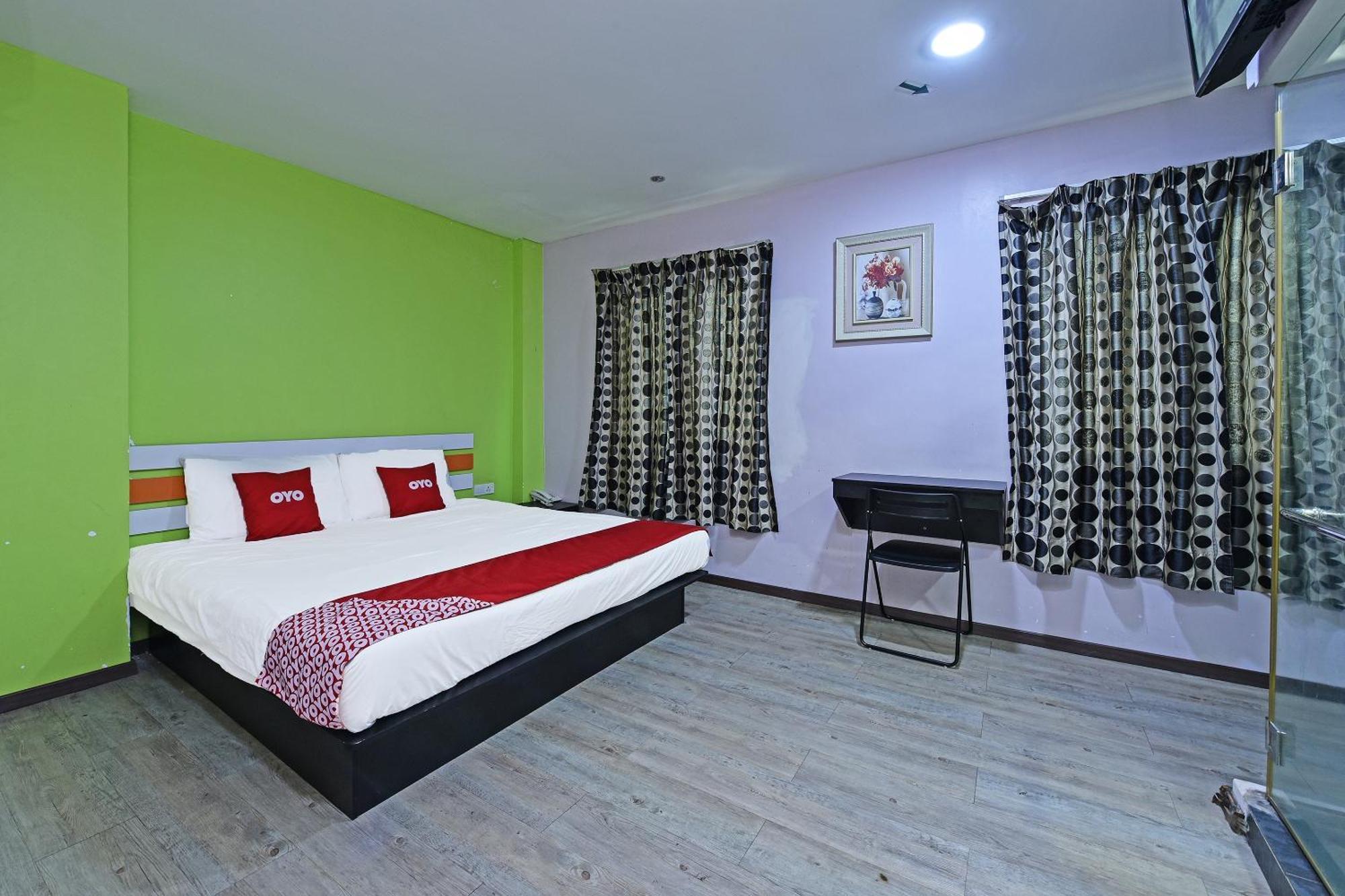 Super Oyo 992 Orange Hotel Куала-Пилах Экстерьер фото