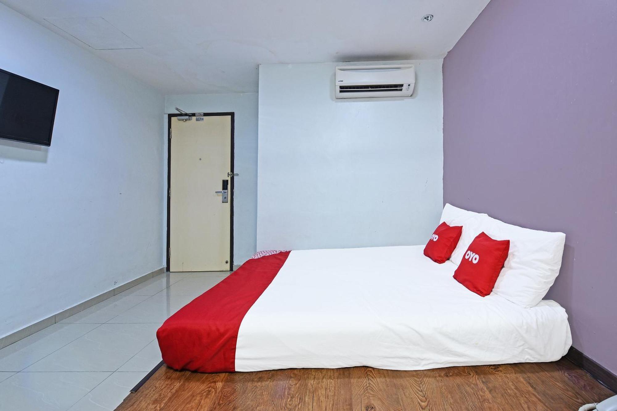 Super Oyo 992 Orange Hotel Куала-Пилах Экстерьер фото